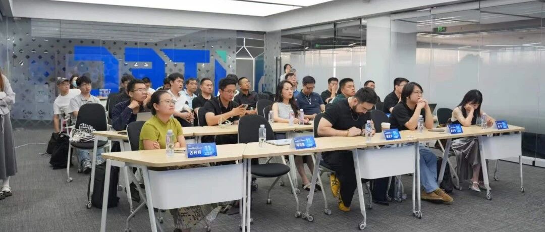 凤凰学院 | AI重构潮玩IP！凤凰学院带学员挖掘IP增长新路径——
